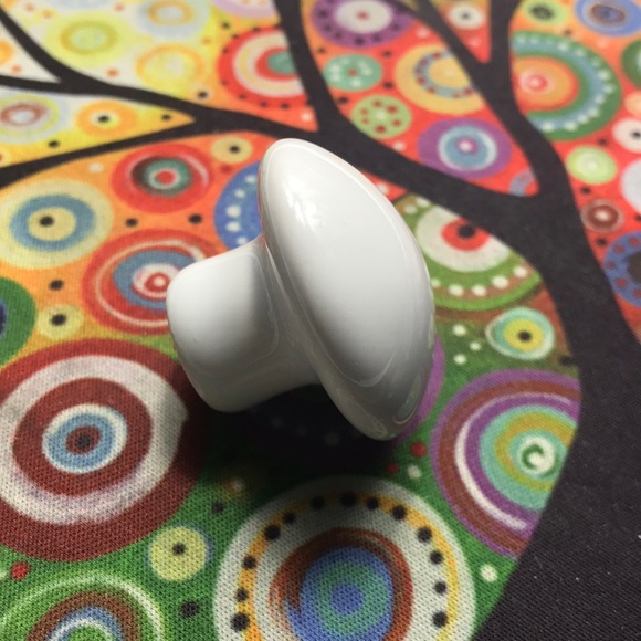 11 Ceramic Round Knobs P95713H-W-C7 - Picture 2 of 7